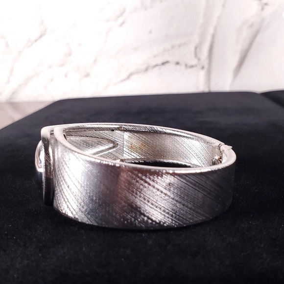 Vtg ‘70s Sarah Coventry Hinged Cuff Bracelet - Picture 7 of 12